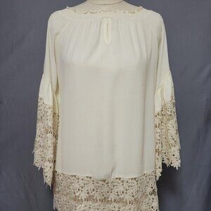 Collen Lopez Off White On Or Off-Shoulder Tunic Top with Lace Combo